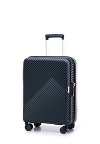 Valigia rigida nera con motivo a righe diagonali, manico a scomparsa argento, quattro ruote e una cerniera di accento in rosé.