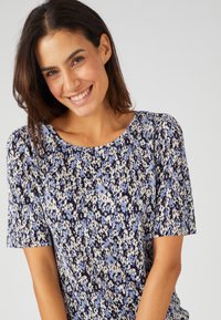Damart PLISSÉ PERMANENT - Blouse - bleu fleuri
