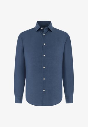 Chemise bleu marine à manches longues, boutonnée avec col et boutons blancs sur le devant.