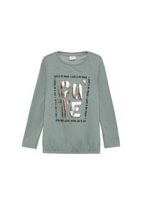 Koszulka z długim rękawem w jasnym odcieniu teal z marszczonym dołem. Posiada metaliczne srebrne napisy z tekstem "CUTE IS MY MAGIC" w zabawnym kroju.