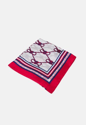 Pañuelo de seda con estampado de nudos de cuerda en rojo, blanco y azul marino, bordes a rayas y texto repetido "LIU•JO" en los bordes.