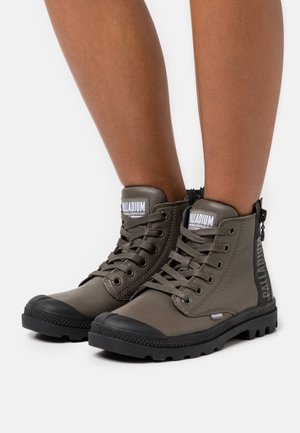 Palladium, Boots à talons - brown