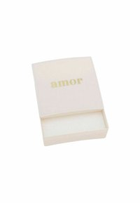 Caja rectangular de color rosa suave con el texto "amor" en dorado en la tapa; textura suave, diseño con bisagra, abierta con un interior de color claro.