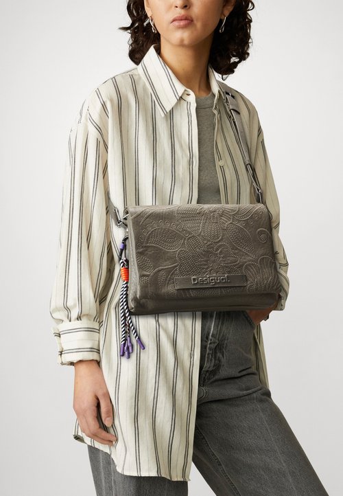 Borsa A Tracolla Desigual Dejavu Phuket Mini Donna - Effetto Pelle Con Rilievi Mandala - Foto 3