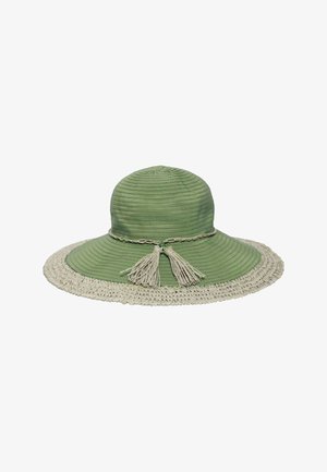 Zeleni šešir širokog oboda sa bež pletenim rubom i ukrasnim pletenim remenom s dvije resice sprijeda.