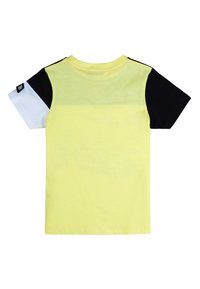 Gelbes T-Shirt mit kurzen Ärmeln und Schwarz-Weiß-Akzenten an den Ärmeln, aus weichem Baumwollmaterial, mit Rundhalsausschnitt und einem schlichten Rückendesign.