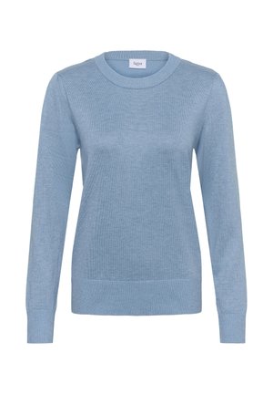Svetlo modrý sveter vyrobený z jemného pleteného materiálu, s okrúhlym výstrihom, dlhými rukávmi, rebrovanými manžetami a lemom. Hladký povrch s minimálnym zdobením.