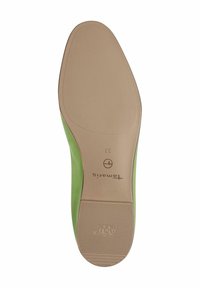 Groene schoen met een glad bovenwerk en rubberen loopzool, voorzien van een gestructureerde grip en een reliëflogo. Maat 37 aangegeven op de zool.