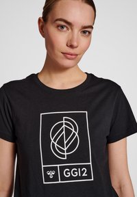 Hummel T-shirt med print - black