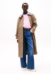 Tommy Hilfiger - ESSENTIAL CHIC COURT - Sneakers basse - ecru/breezy blue Immagine in miniatura 1