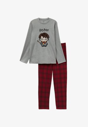 Chemise grise à manches longues avec un graphique de cartoon Harry Potter ; associée à un pantalon de pyjama à carreaux rouges avec des accents noirs et une taille élastique.