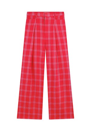 Pantaloni a quadri rossi con taglio a gamba larga, dotati di pieghe e di una vita. Il tessuto ha una consistenza liscia con linee bianche a contrasto.
