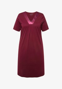 Nevybráno, wine red