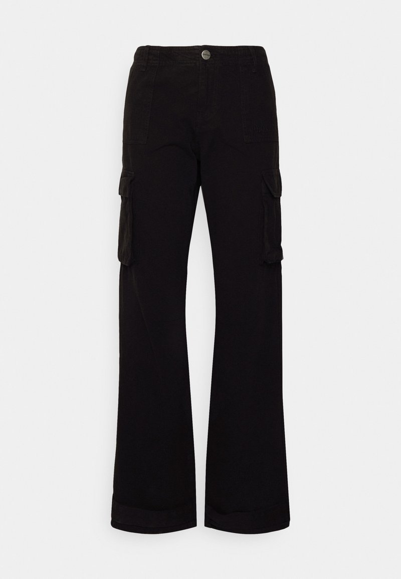 Pantalon cargo noir avec une coupe droite, fabriqué en coton. Comprend des poches latérales et une fermeture par bouton. Aucun motif ou accent visible.