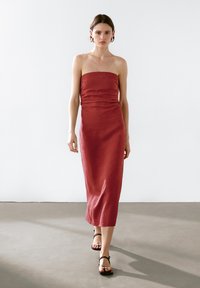 Massimo Dutti STRAPLESS - Cocktail dress / Party dress - mottled red