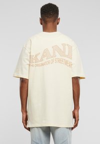 Karl Kani - SMALL SIGNATURE TEE - T-Shirt print - off white Thumbnail-Bild 1