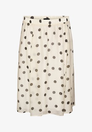 Jupe blanche mi-genou à pois noirs avec taille élastique, fabriquée en tissu léger légèrement froissé.