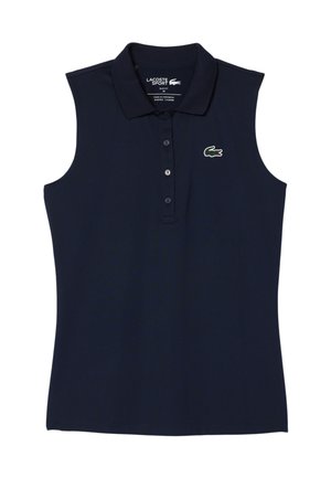 Polo sans manches bleu marine avec col, patte de boutonnage à quatre boutons et un petit logo de crocodile vert brodé sur le côté gauche de la poitrine.