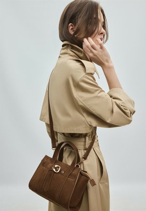 Stradivarius, MINI TOTE BAG WITH BUCKLE - Sac à main - dark brown