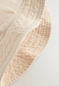 Unausgewählt, cream