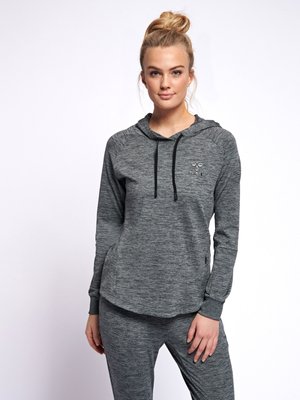 Grå atletisk huvtröja med texturerat tyg, långa ärmar, justerbar dragsko på huvan och logotypdetalj på bröstet.