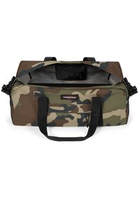 Borsa da viaggio camouflage di forma rettangolare, in tessuto resistente, con cinghie nere e una tasca con zip all'interno. Presenta un'apertura superiore.