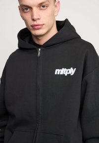 Multiply Apparel OVERSIZE HEAT - Mikina so zipsom - black soda washed
