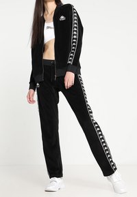 Kappa Verryttelyhousut - black