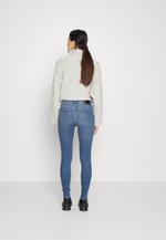 dkny bleecker shaping skinny jeans