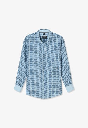 Langärmliges, blau gemustertes Hemd mit Knöpfen, mit hellblauen Manschetten und Kragenfutter, flach auf weißem Hintergrund liegend dargestellt.