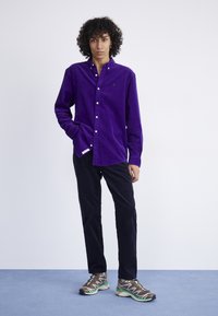 Carhartt WIP MADISON - Camisa - tyrian/black