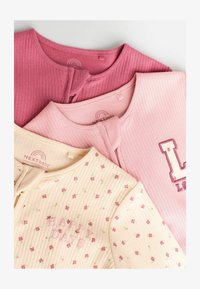 Ei valittu, pink