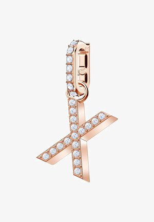 Pendiente en forma de cruz de oro rosa con una fila de cristales transparentes a lo largo de un brazo y un acabado pulido, con un cierre de pestillo seguro.