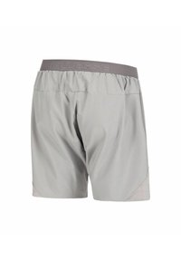 Graue Sportshorts mit elastischem Bund, auf dem der Markenname "ELLESSE" in hellgrau zu sehen ist. Glattes Material und lockerer Schnitt.
