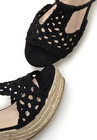 LASCANA Sandalen met sleehak - schwarz