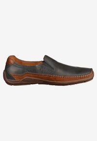 Leder-Slipper mit schwarzem Obermaterial und braunen Akzenten, Kontrastnähten und einer flexiblen Gummisohle.