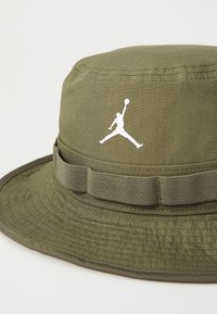 Jordan APEX BUCKET JUMPMAN - Hatte - medium olive/medium olive/sail