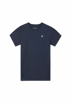 Camiseta azul marino de manga corta con cuello redondo y un pequeño logo blanco bordado en el pecho izquierdo.