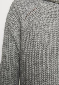 IVY OAK Sweter