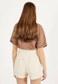 Bershka Shorts vaqueros - beige