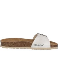Tongs blanches avec une semelle en liège, une semelle brune texturée et un accent de boucle en argent sur la sangle. Nom de la marque "palado" imprimé sur le côté.