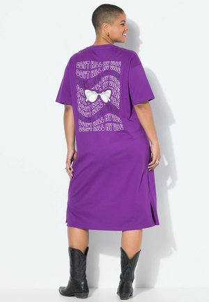 PERFECT MATCH GRAPHIC  - Jersey dress - purple