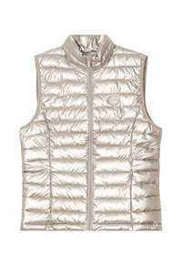 Metaliczna beżowa kamizelka puchowa z poziomym pikowaniem, wysokim kołnierzem i zamek błyskawiczny z przodu. Zawiera logo marki na lewej części klatki piersiowej.