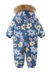 Monoski azul floral con capucha con ribete de piel, que presenta grandes flores en rosa, amarillo y azul sobre un material resistente con puños elásticos.