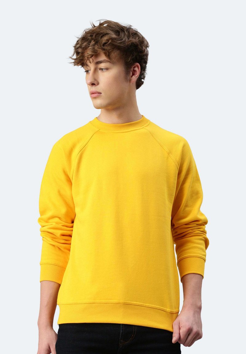 Gelbes Sweatshirt mit Rundhalsausschnitt, Raglanärmeln, gerippten Bündchen und Saum, hergestellt aus einem strukturierten Material. Figurbetonte Silhouette, lässiges Design.