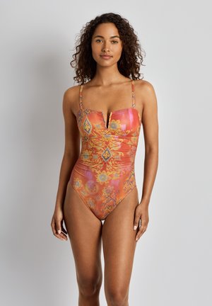 - Kostium kąpielowy