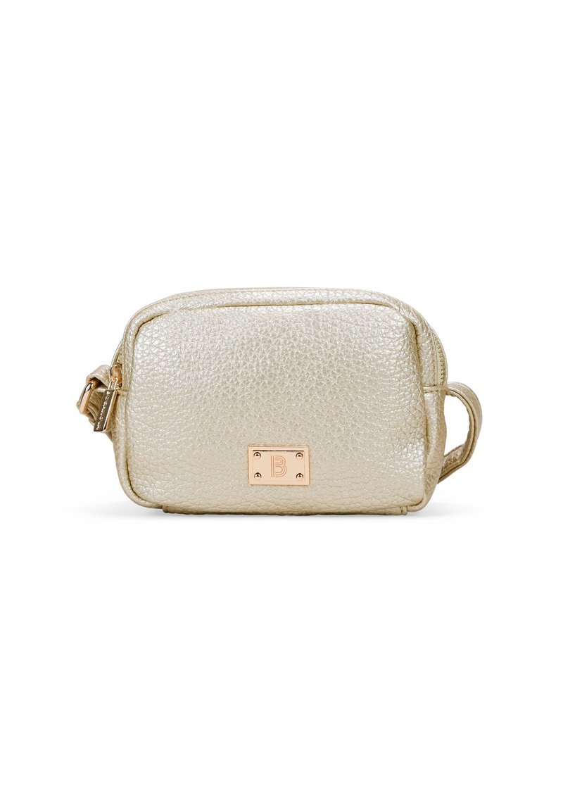 Bolso rectangular metálico dorado con acabado texturizado, cierre de cremallera, asa lateral y una pequeña placa de logo en rosa dorado en la parte frontal.