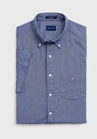 Blauwe overhemdd blouse van katoen, met een puntige kraag, een borstzak en een klein logo op de borst. Gladde textuur, reguliere pasvorm.