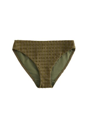 Olívazöld bikini alsó, texturált geometriai négyzetmintával és sima belső béléssel, fehér háttéren laposan elhelyezve.