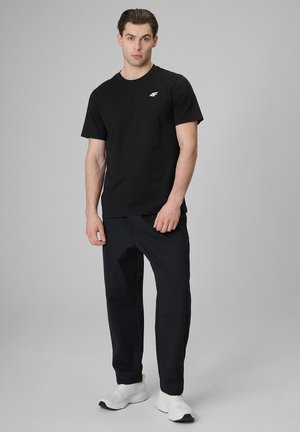 4F, - T-shirt basic